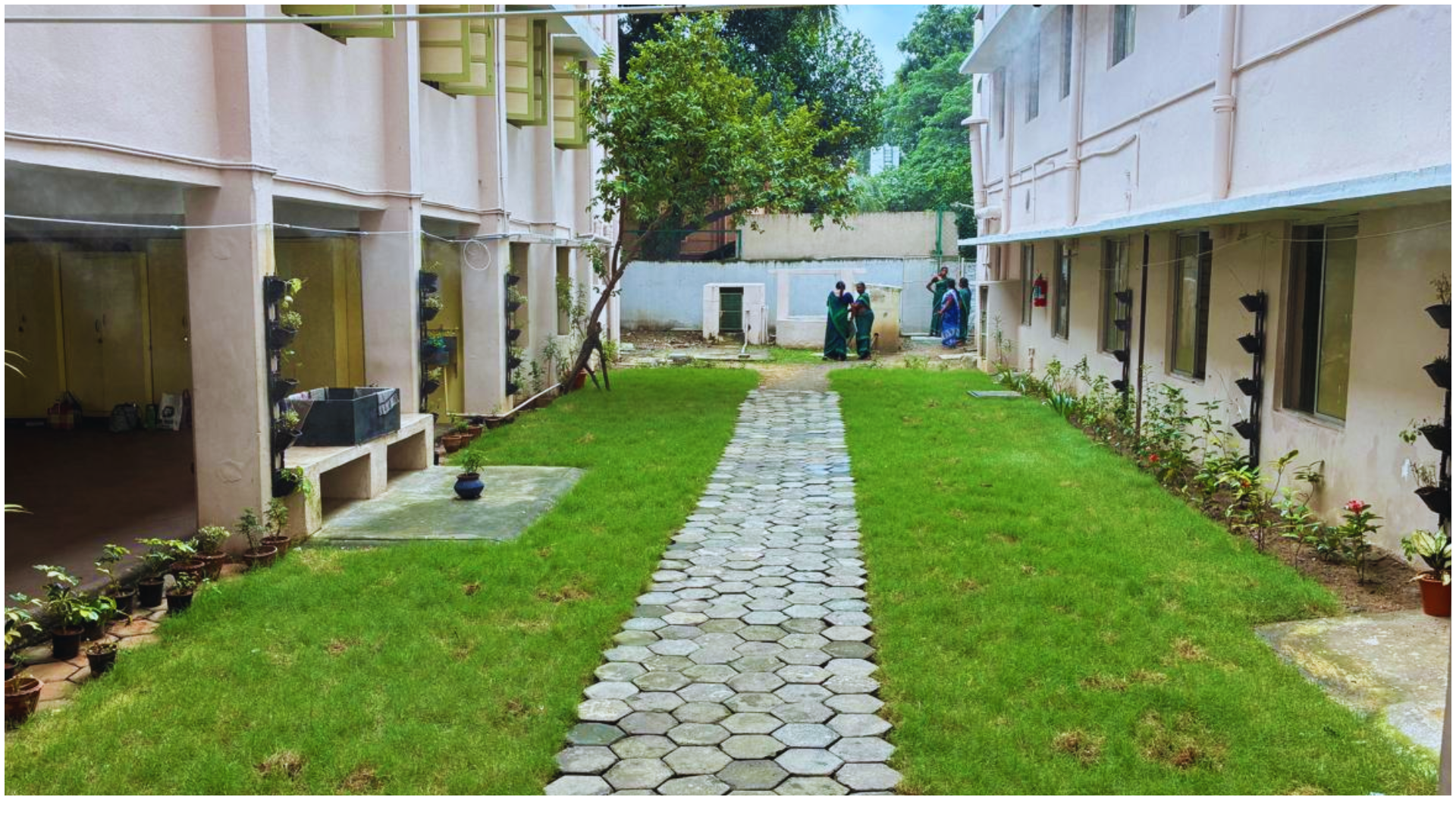Urban courtyard after MADFLUX transformation - green and cool